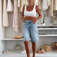Bermuda en jean pour femmes, coupe large, longueur moyenne / longueur au genou, aspect usé - délavé, avec des trous, look urbain