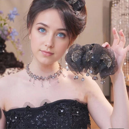 Clip à cheveux en griffe avec pompon en éventail