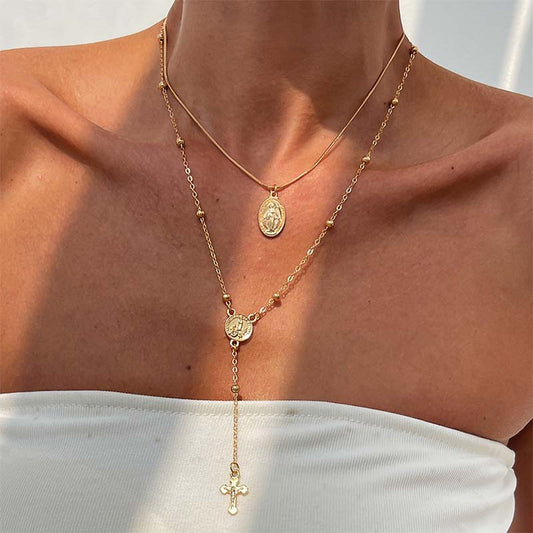 Colliers superposés avec croix dorées pour femme