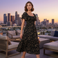 Robe midi à fleurs smockée à encolure carrée pour femme