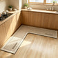 🎉50% DE RÉDUCTION ! 🧉💧 Tapis de Sol de Cuisine Antidérapant Séchage Rapide en L — Absorbe Eau & Huile, Ne Glisse Pas, Confort Optimal pendant la Cuisine. 🏠
