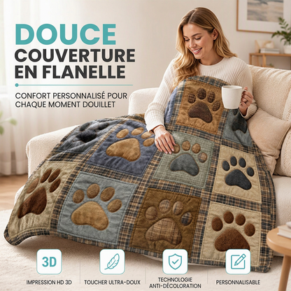 🐾 Couverture douce en flanelle avec empreintes de pattes | Chaude et douillette, mais légère 🤗 | Imprimé vif et durable ✨ | 2 couleurs et 7 tailles, de 70 × 100 à 160 × 220 cm 📏 | Parfaite pour le canapé, le lit et les voyages 🛋️